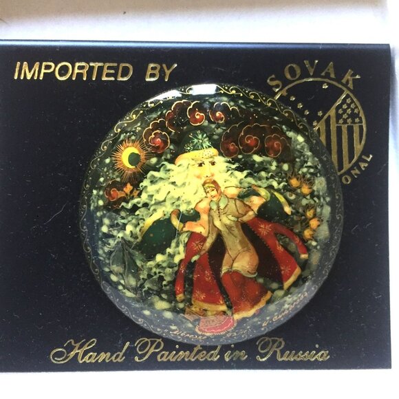 Hand Painted Russian Enamel Pin Brooch Wood & Lacquer Fairy Witch Merlin - Picture 2 of 4